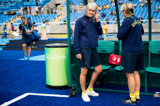 Sveriges förbundskapten Pia Sundhage och assisterande