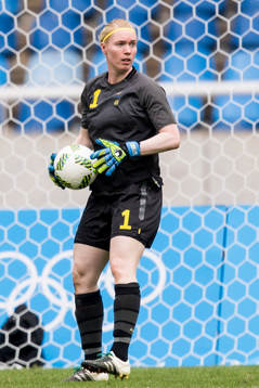 Sveriges målvakt Hedvig Lindahl i fotbollsmatchen mellan