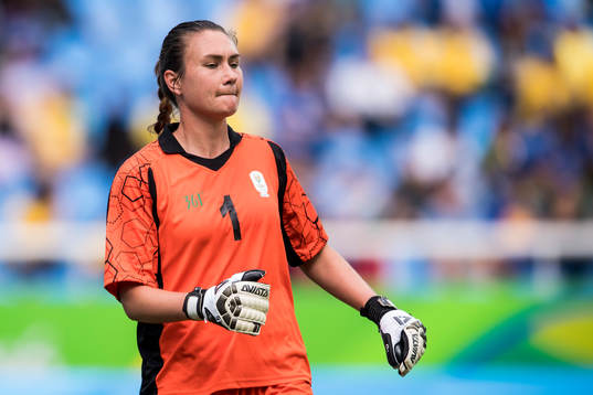 Sydafrikas målvakt Roxanne Barker i fotbollsmatchen mellan
