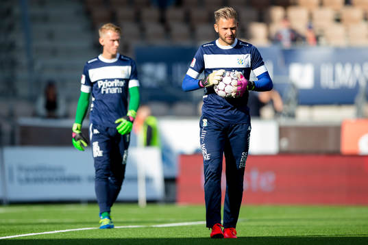 IFK Göteborgs målvakt John Alvbåge och bakom målvakt