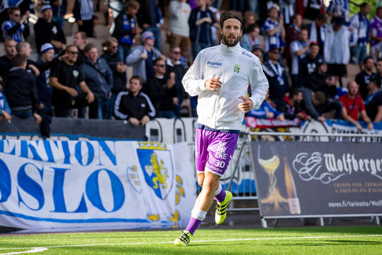 IFK Göteborgs Mattias Bjärsmyr värmer upp innan
