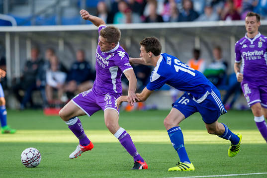 IFK Göteborgs Mikael Boman mot HJK Helsingfors  Aapo Halme