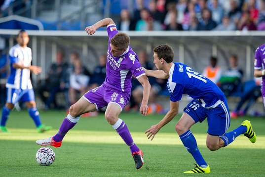 IFK Göteborgs Mikael Boman mot HJK Helsingfors  Aapo Halme