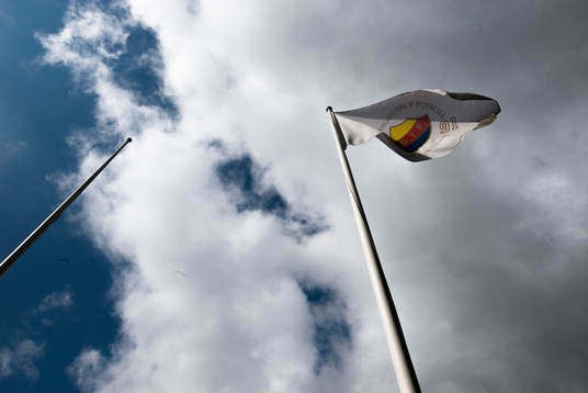 En flagga vid anläggningen
