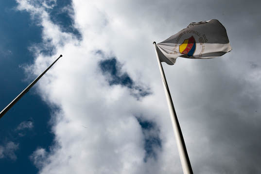 En flagga vid anläggningen