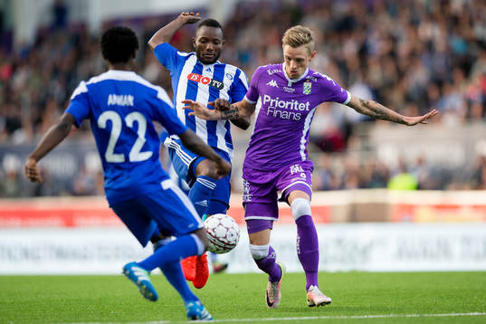 IFK Göteborgs Sören Rieks mot HJK Helsingfors Medo och