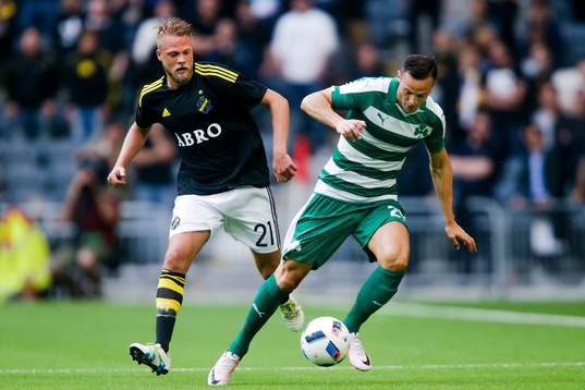 s Daniel Sundgren och Panathinaikos Giandomenico Mesto
