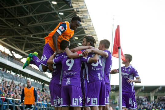 IFK Göteborgs jubel när Jakob Ankersen omfamnas