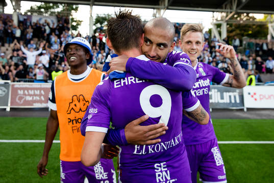 IFK Göteborgs Haitam Aleesami kramar om Jakob Ankersen