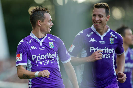IFK Göteborgs Jakob Ankersen jublar ihop med Martin