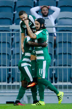 Panathinaikos spelare jublar