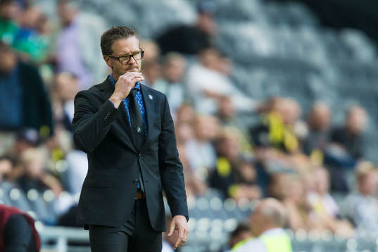s tränare Rikard Norling ser nedstämd ut