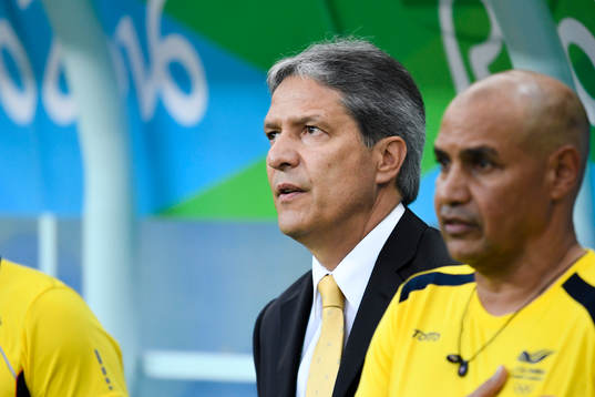 Colombias förbundskapten Carlos Alberto Restrepo  före