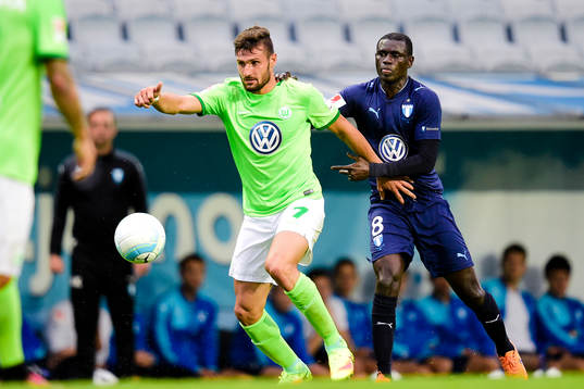 Wolfsburgs Daniel Caligiuri och Malmö FFs Enock Kofi Adu