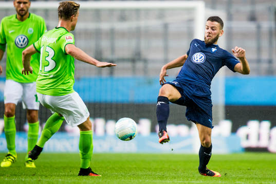 Wolfsburgs Yannick Gerhardt och Malmö FFs Erdal Rakip