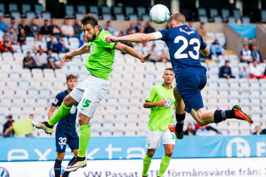 Wolfsburgs Christian Träsch och Malmö FFs Jo Inge Berget