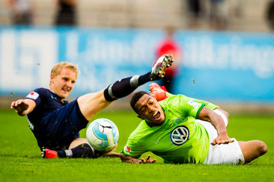 Malmö FFs Franz Brorsson och Wolfsburgs Anton Donkor