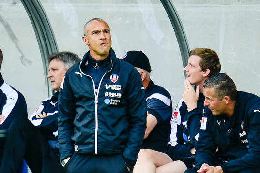 Helsingborgs manager Henrik Larsson deppar