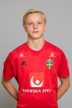 Erik Lindblom som spelar i P15/01 landslaget i fotboll