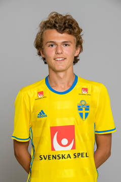 Karl Holmer som spelar i P15/01 landslaget i fotboll