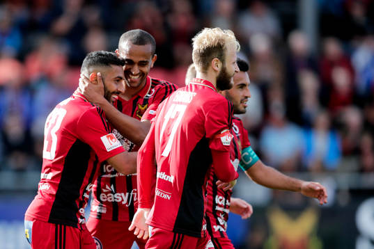 Östersunds Saman Ghoddos jublar