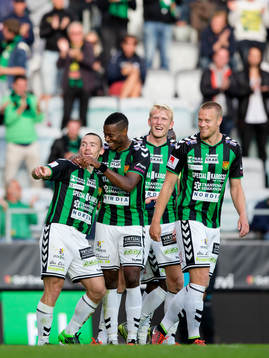 GAIS James Sinclair jublar och omfamnas