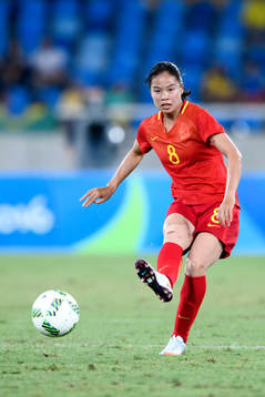 Kinas Ruyin Tan i fotbollsmatchen mellan Sydafrika och Kina