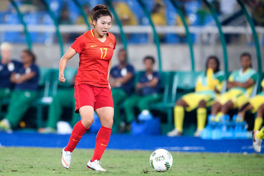 Kinas Yasha Gu i fotbollsmatchen mellan Sydafrika och Kina