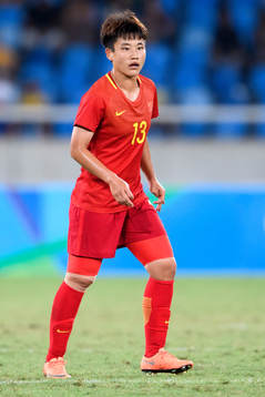Kinas Fengyue Pang i fotbollsmatchen mellan Sydafrika och