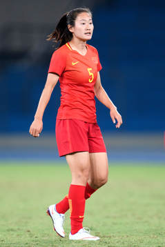 Kinas Haiyan Wu i fotbollsmatchen mellan Sydafrika och Kina
