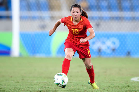 Kinas Li Yang i fotbollsmatchen mellan Sydafrika och Kina