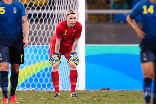 Sveriges målvakt Hedvig Lindahl deppar