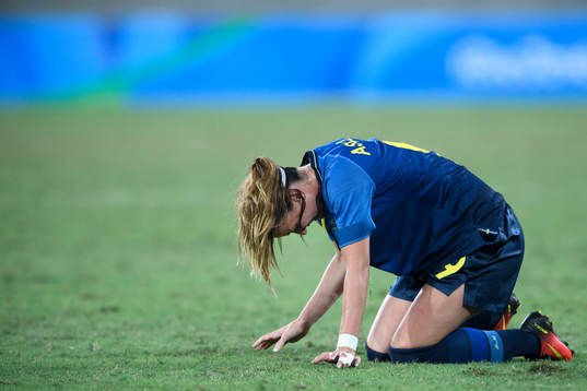 Sveriges Kosovare Asllani  deppar i fotbollsmatchen mellan