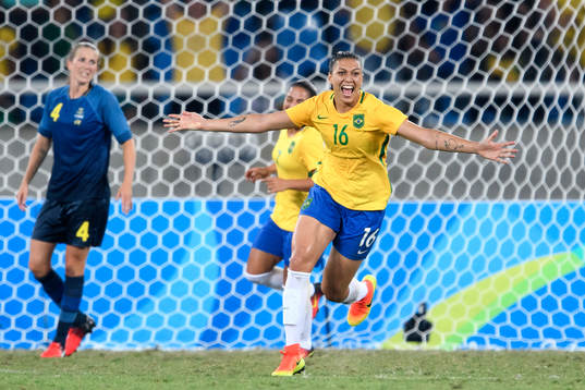 Brasiliens Beatriz jublar