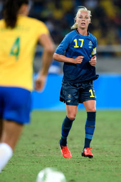 Sveriges Caroline Seger i fotbollsmatchen mellan Brasilien