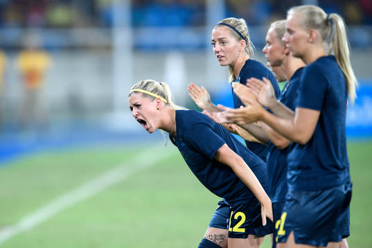Sveriges Olivia Schough och Linda Sembrant innan