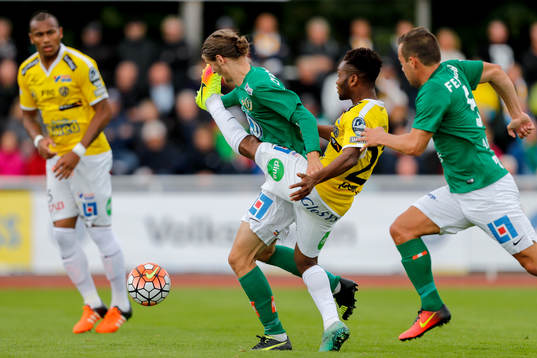 Falkenbergs Enock Kwakwa och Jönköpings Pawel Cibicki