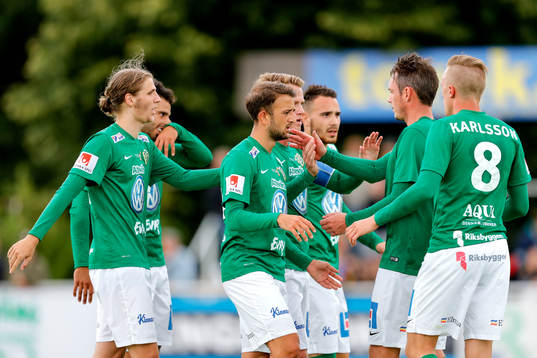 Jönköpings Tommy Thelin jublar med lagkamraterna