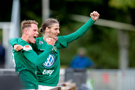 Jönköpings Tommy Thelin och Pawel Cibicki jublar