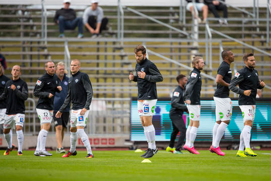 Falkenbergs spelare värmer upp