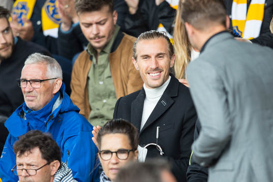 Falkenbergs Tobias Karlsson sitter på läktaren