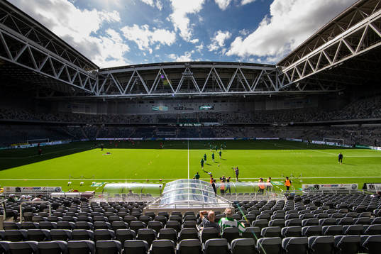 Kalmars och Hammarbys spelare värmer upp på Tele2 Arena