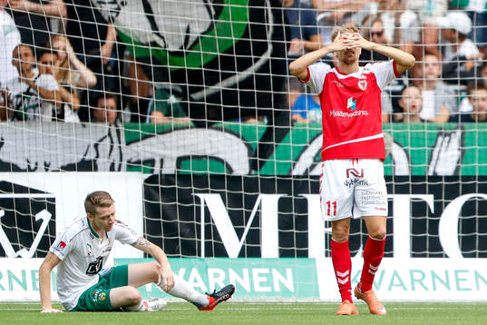 Hammarbys Birkir Már Saevarsson och Kalmars Jonathan Ring