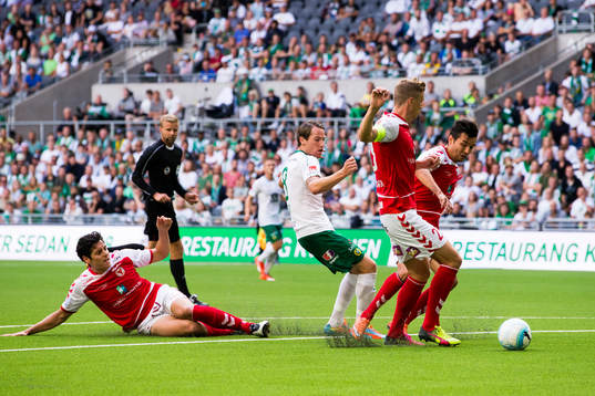 Hammarbys Johan Persson gör 2-1 för Hammarby förbi