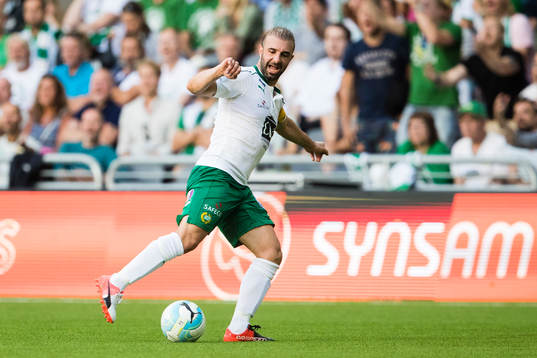 Hammarbys Kennedy Bakircioglu med bollen