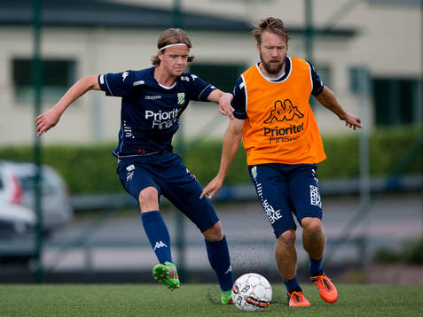 IFK Göteborgs August Erlingmark mot Adam Johansson