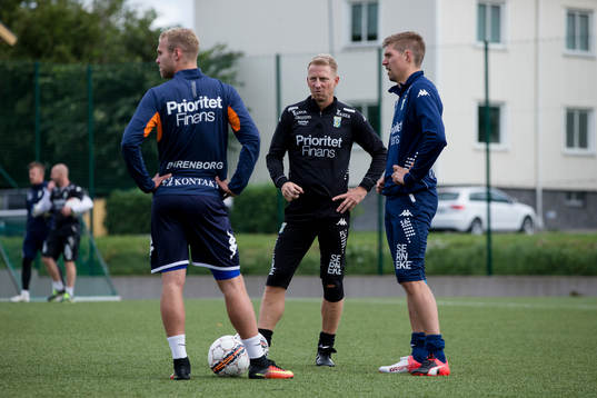 IFK Göteborgs Gustav Engvall, sjukgymnast Fredrik Larsson
