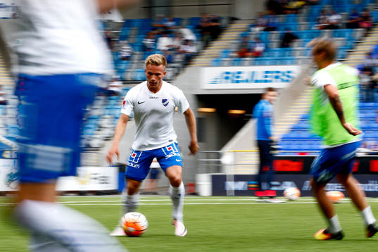 Norrköpings Nicklas Bärkroth värmer upp