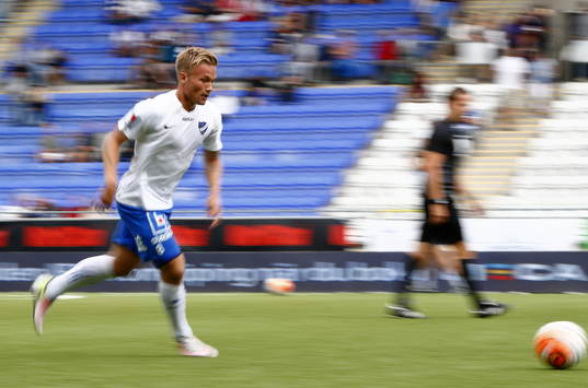 Norrköpings Nicklas Bärkroth värmer upp