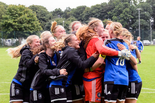 Bläddra bland fler bilder av Fotboll, Eskilscupen Final, Flickor, Glumslöv - Älvsborg